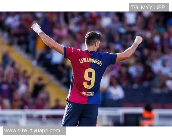 克里斯托弗诺兰现身酋长球场身披阿森纳围巾引发球迷热议