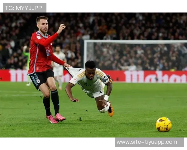 阿斯评:年轻与组织能力兼备的斯米特是皇马中场引援的理想人选 阿斯评:年轻与组织能力兼备的斯米特是皇马中场引援的理想人选